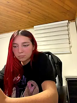 Snapshot of Karen18_boobs chatting on 10-29-25, 01:26 Karen18 boobs online show from 10-29-25, 01:26