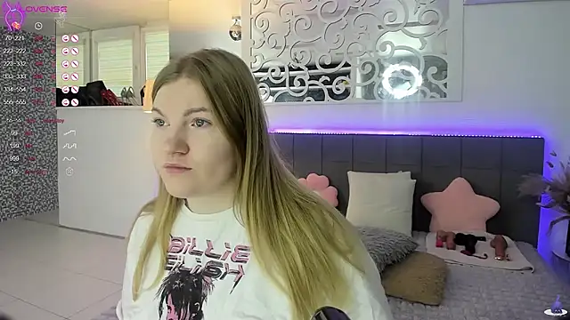 AshleyJoness online show from 11-18-25, 05:44