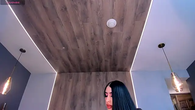 LeahLombardi  online show from 10-11-25, 03:40