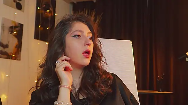 Mary Miiller online show from 09-26-25, 12:34