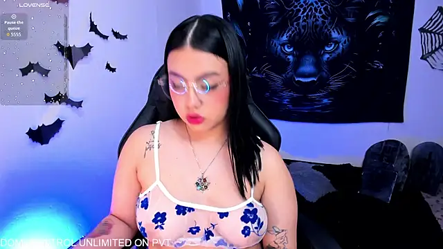 nicol ruizz online show from 10-18-25, 06:21