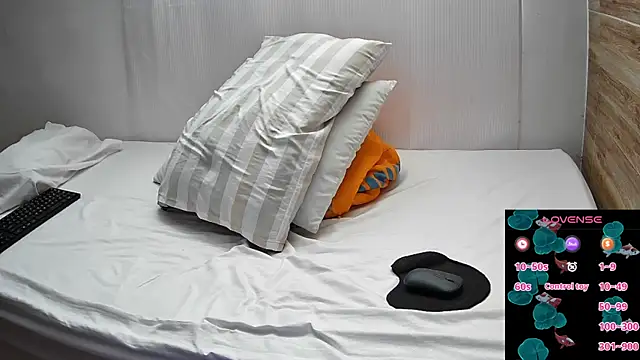 Snapshot of angelicious_ chatting on 06-18-26, 12:21 angelicious online show from 06-18-26, 12:21