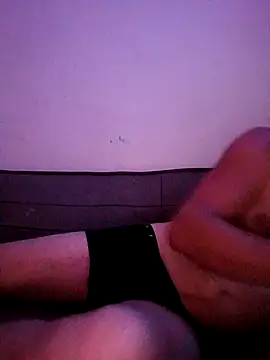 Snapshot of Makis09 chatting on 10-12-25, 05:36 Makis09 online show from 10-12-25, 05:36