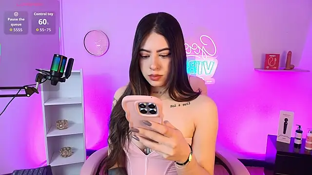 Alice Vixen online show from 10-27-25, 12:28