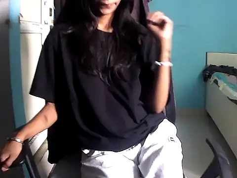 Snapshot of RENUKA_RAJPUT chatting on 06-19-26, 07:25 RENUKA RAJPUT online show from 06-19-26, 07:25