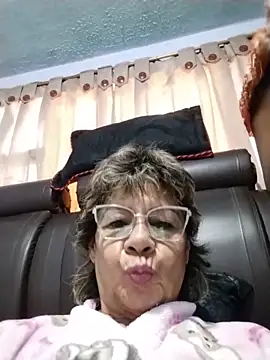 Snapshot of OliviaMorris1 chatting on 06-10-26, 12:28 OliviaMorris1 online show from 06-10-26, 12:28