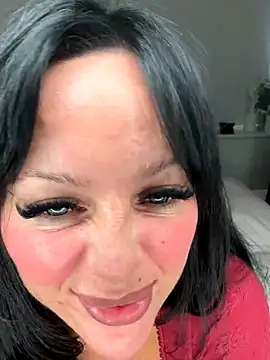 Snapshot of juicylucie chatting on 10-25-25, 11:20 juicylucie online show from 10-25-25, 11:20