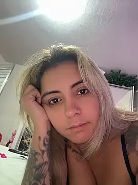 Snapshot of sophiemonroevip chatting on 05-19-26, 11:17 sophiemonroevip online show from 05-19-26, 11:17