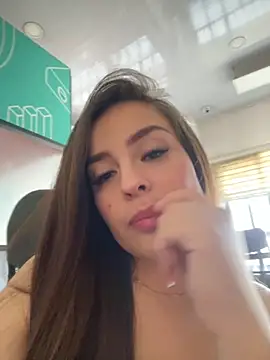 Snapshot of fernanda_aram_ chatting on 09-21-25, 01:27 fernanda aram online show from 09-21-25, 01:27