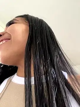 Snapshot of Rosa_25x chatting on 01-18-26, 03:48 Rosa 25x online show from 01-18-26, 03:48