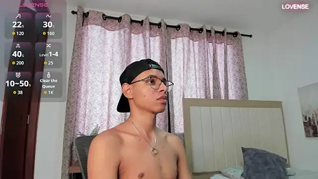 Snapshot of tristan_gold chatting on 09-18-25, 03:26 tristan gold online show from 09-18-25, 03:26