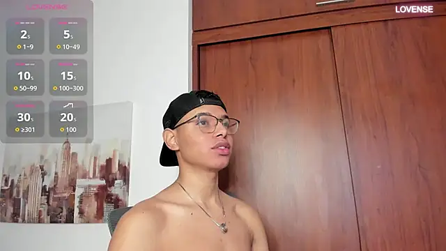 Snapshot of tristan_gold chatting on 09-16-25, 10:49 tristan gold online show from 09-16-25, 10:49