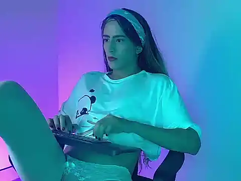 everly monroe online show from 10-17-25, 05:37