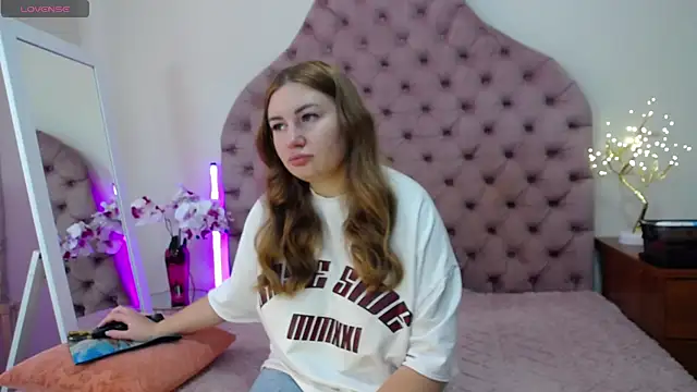 Snapshot of _Agata_ chatting on 09-24-25, 06:20 Agata online show from 09-24-25, 06:20
