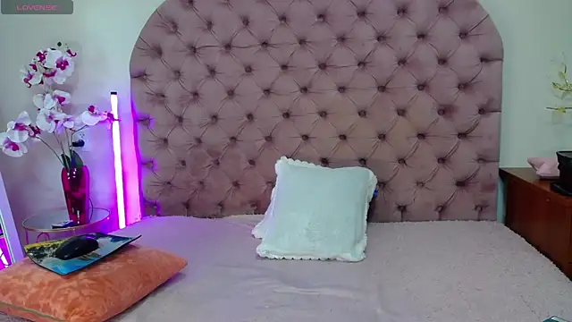 Snapshot of _Agata_ chatting on 02-19-26, 07:49 Agata online show from 02-19-26, 07:49