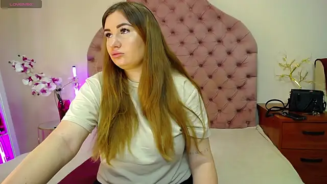 Snapshot of _Agata_ chatting on 05-10-26, 06:17 Agata online show from 05-10-26, 06:17
