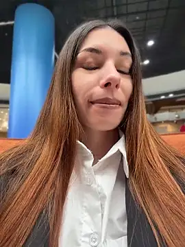 Amelie Crosby online show from 06-19-26, 02:45