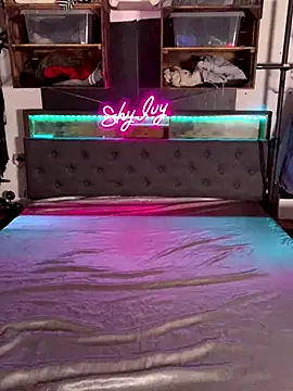 Shy Ivy online show from 10-12-25, 06:53