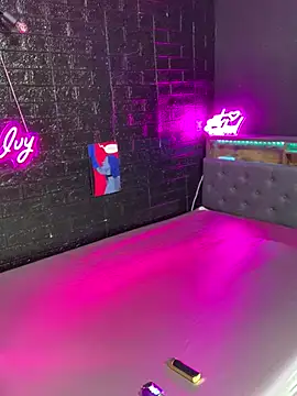 Shy Ivy online show from 11-02-25, 09:42