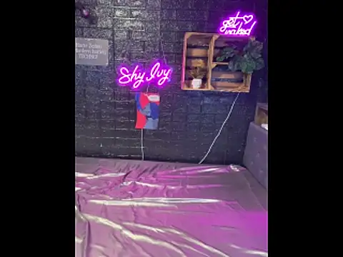 Shy Ivy online show from 11-12-25, 10:46