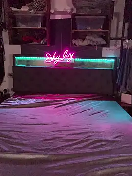 Shy Ivy online show from 10-01-25, 09:51