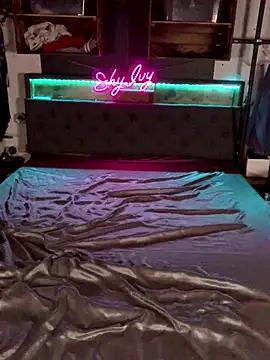 Shy Ivy online show from 10-19-25, 08:11