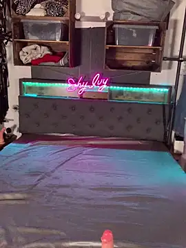 Shy Ivy online show from 10-21-25, 07:46