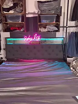 Shy Ivy online show from 10-13-25, 09:49