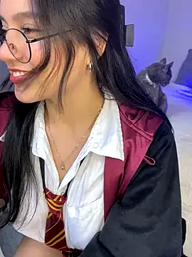 Snapshot of lunatorch chatting on 10-18-25, 06:32 lunatorch online show from 10-18-25, 06:32