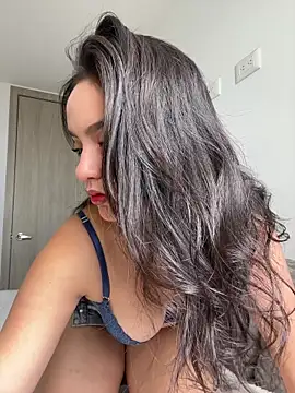 Snapshot of lunatorch chatting on 02-18-26, 06:26 lunatorch online show from 02-18-26, 06:26