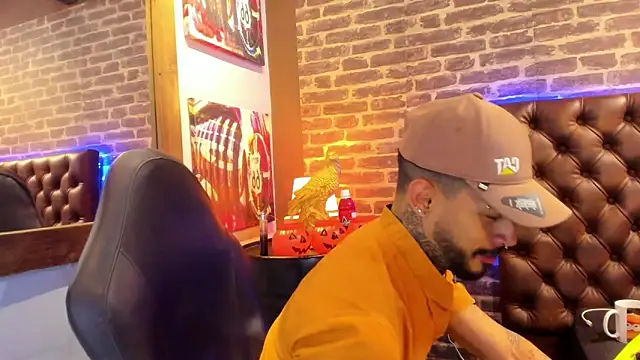 VinzenzRizzo online show from 10-30-25, 04:44