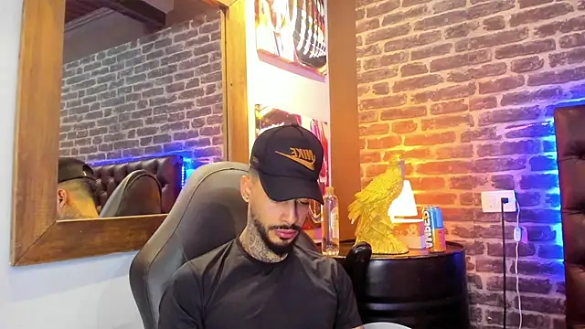 VinzenzRizzo online show from 11-19-25, 04:56