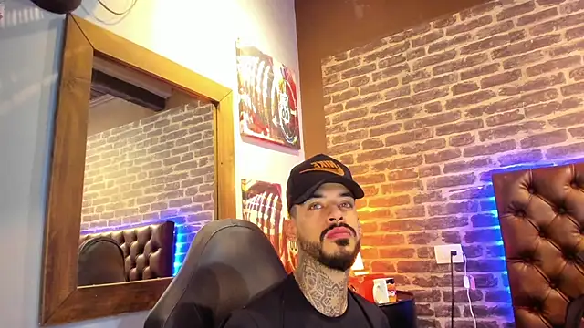 VinzenzRizzo online show from 10-29-25, 04:11