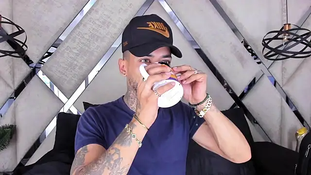 VinzenzRizzo online show from 11-08-25, 03:54