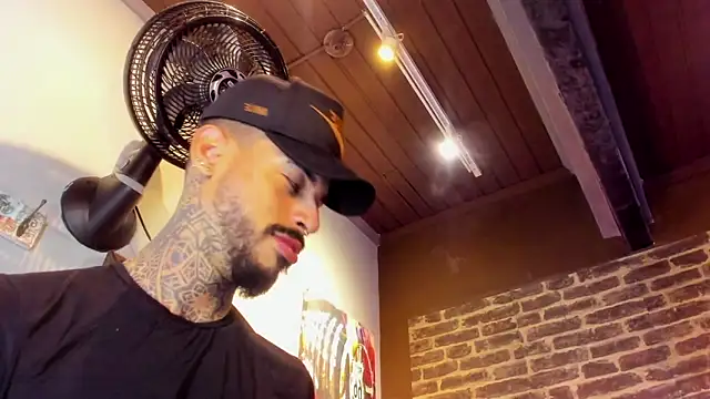 VinzenzRizzo online show from 10-31-25, 04:31