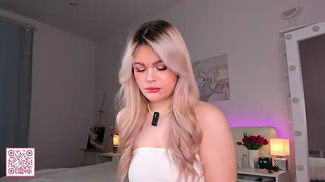 Snapshot of ShyEmma_ chatting on 05-21-26, 01:14 ShyEmma online show from 05-21-26, 01:14