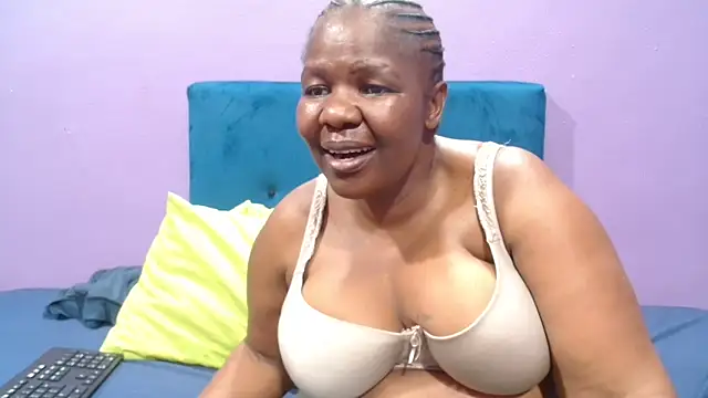 Snapshot of NaughtyChubbyZoe chatting on 09-26-25, 12:23 NaughtyChubbyZoe online show from 09-26-25, 12:23