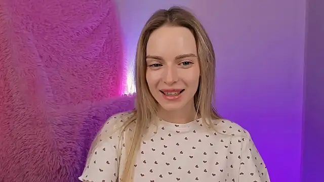 Snapshot of JuliaBrewwer chatting on 10-02-25, 05:05 JuliaBrewwer online show from 10-02-25, 05:05