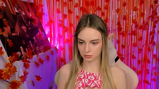 Snapshot of JuliaBrewwer chatting on 10-30-25, 12:36 JuliaBrewwer online show from 10-30-25, 12:36