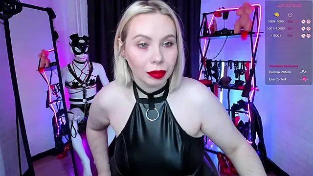Anna Maxwell online show from 10-11-25, 01:39