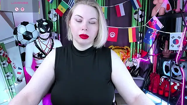 Snapshot of Anna_Maxwell chatting on 06-15-26, 02:01 Anna Maxwell online show from 06-15-26, 02:01
