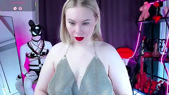Snapshot of Anna_Maxwell chatting on 05-06-26, 02:15 Anna Maxwell online show from 05-06-26, 02:15
