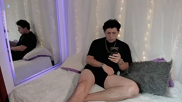 Snapshot of douglaszaens chatting on 04-04-26, 11:44 douglaszaens online show from 04-04-26, 11:44