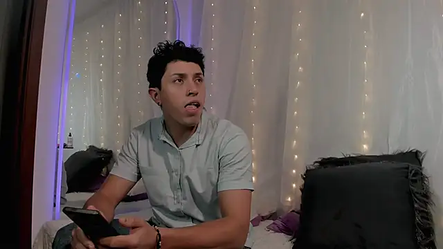 Snapshot of douglaszaens chatting on 04-07-26, 01:51 douglaszaens online show from 04-07-26, 01:51