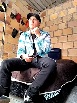 Snapshot of douglaszaens chatting on 09-22-25, 04:35 douglaszaens online show from 09-22-25, 04:35