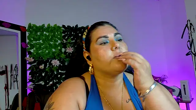 Snapshot of AndreaKinky chatting on 05-27-26, 01:57 AndreaKinky online show from 05-27-26, 01:57