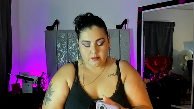Snapshot of AndreaKinky chatting on 04-18-26, 08:16 AndreaKinky online show from 04-18-26, 08:16