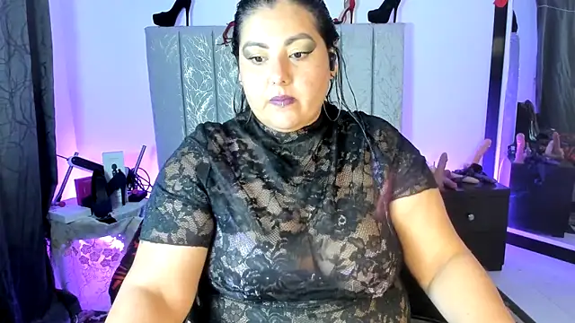 Snapshot of AndreaKinky chatting on 05-17-26, 09:09 AndreaKinky online show from 05-17-26, 09:09