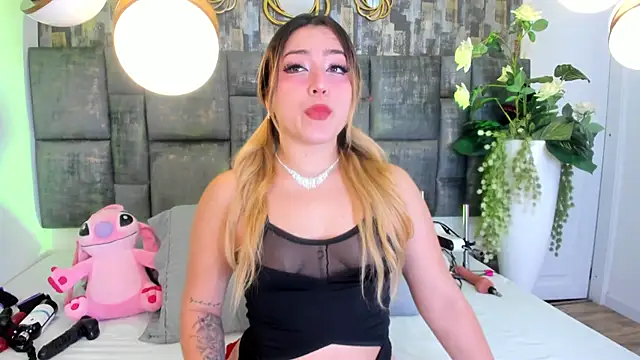 PatyLawrence online show from 11-11-25, 04:18