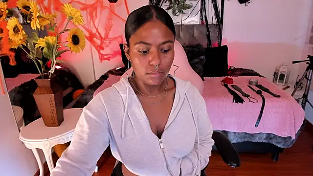 Lucie Harper online show from 10-22-25, 08:08